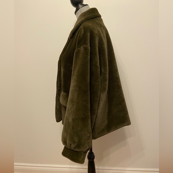 Saint Geraldine Oversized Faux Fur Coat - Picture 2 of 6